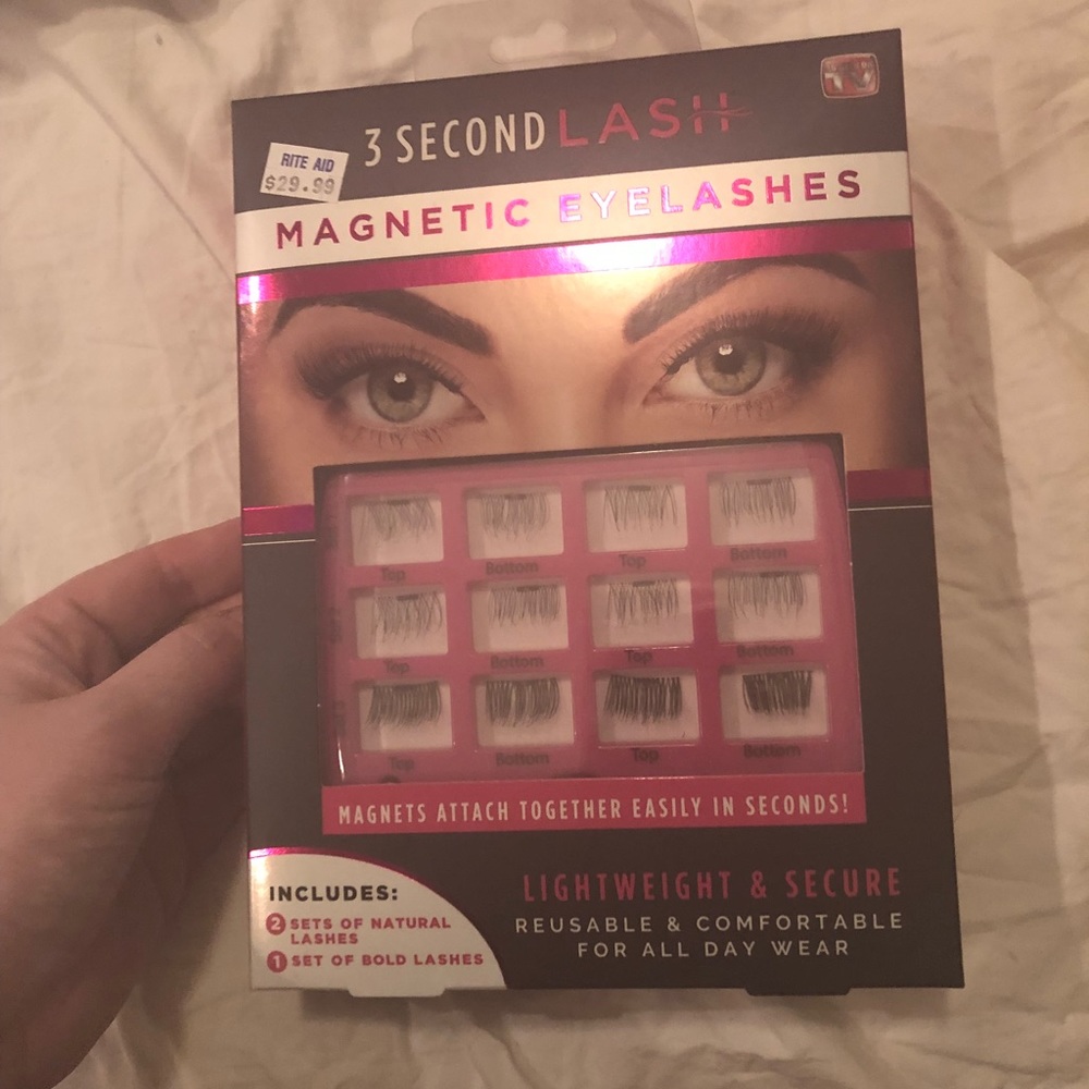 Three second lash magnetic lashes! So easy! 👀